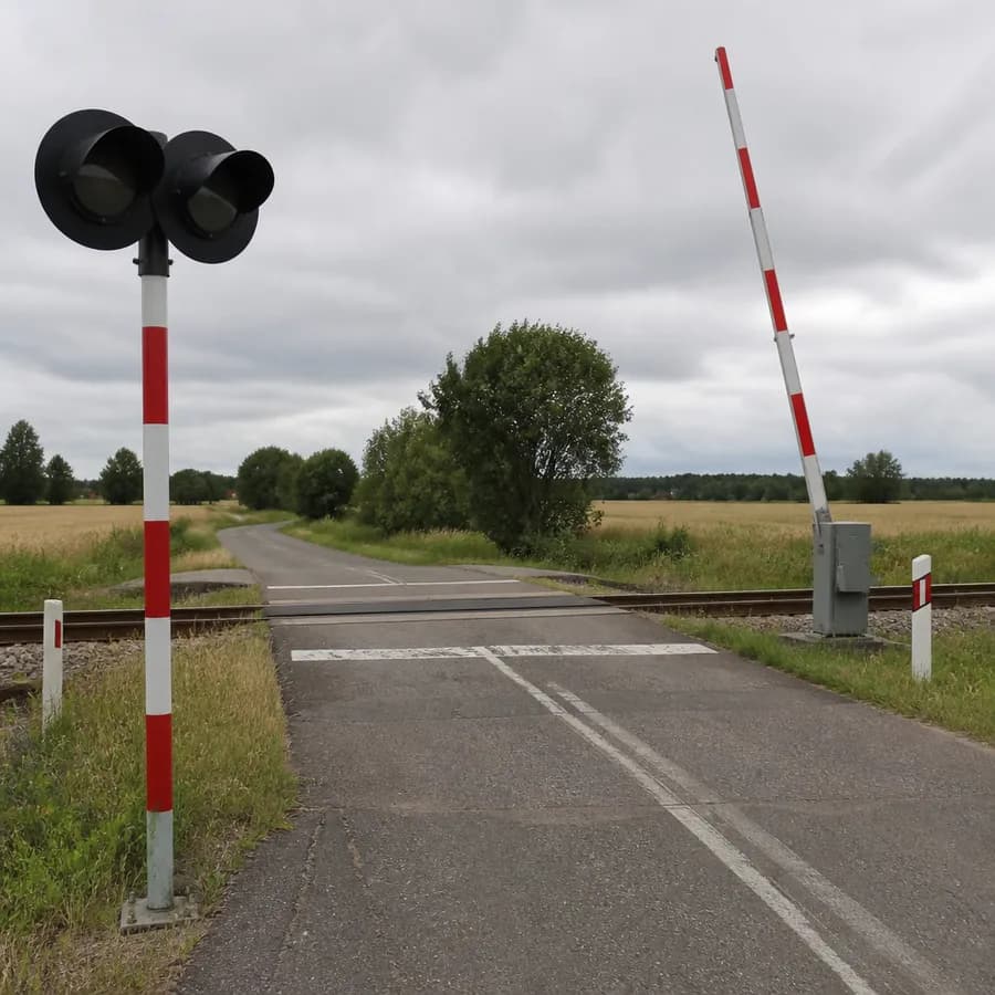 Czasowe zamknięcie przejazdu kolejowego między Podnieśnem a Stanami Dużymi