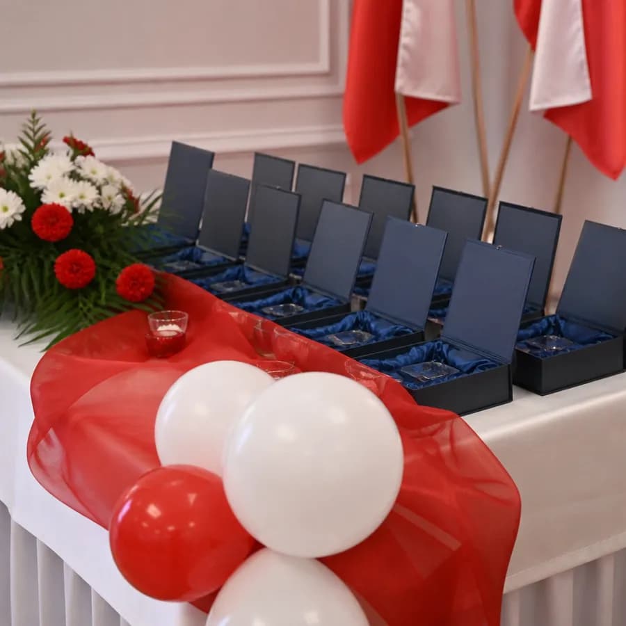 Patriotyczne dekoracje Kół Gospodyń Wiejskich nagrodzone przez Powiat Siedlecki